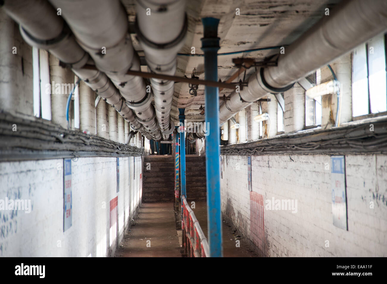 Maltby Main Colliery, South Yorkshire, fotografata nel 2014 prima della demolizione, un ricordo del patrimonio carbonifero britannico e dello sciopero dei minatori del 1984. Foto Stock