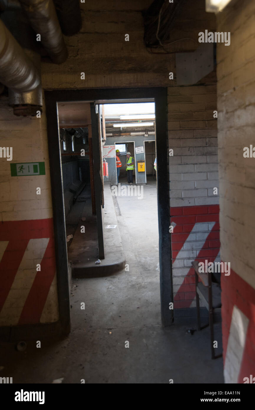 Maltby Main Colliery, South Yorkshire, fotografata nel 2014 prima della demolizione, un ricordo del patrimonio carbonifero britannico e dello sciopero dei minatori del 1984. Foto Stock