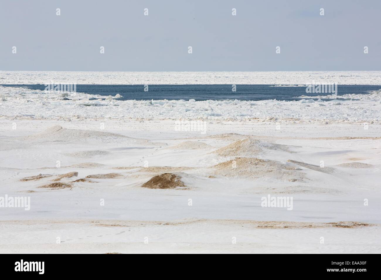 Piccola area di aprire l'acqua sul lago Michigan in inverno del 2013-2014 con il record dei grandi laghi copertura di ghiaccio Foto Stock