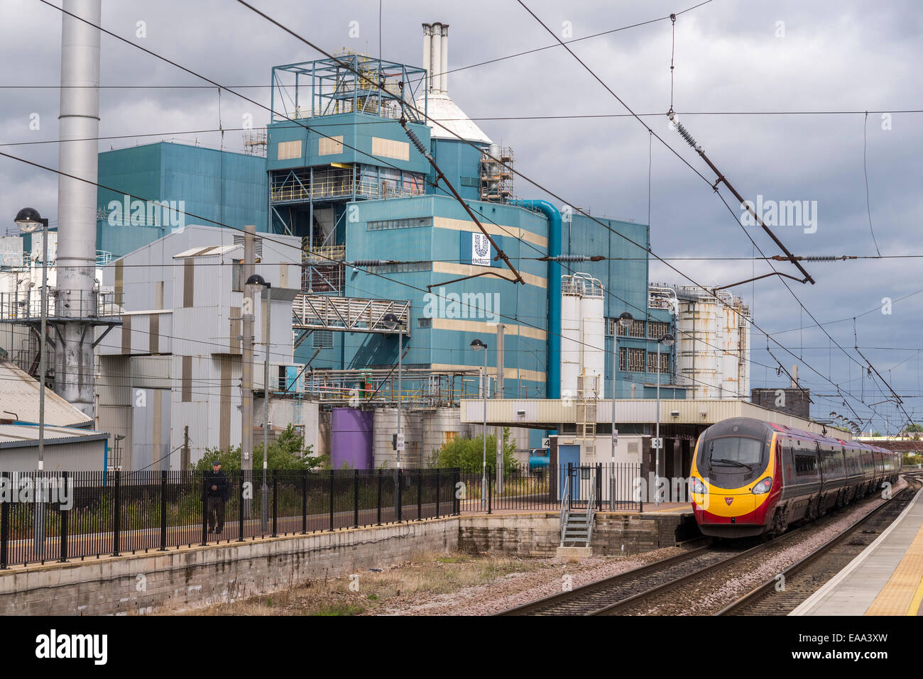 Una vergine treno pendolino a Warrington Bank Quay station. Cheshire Nord Ovest Inghilterra. Foto Stock