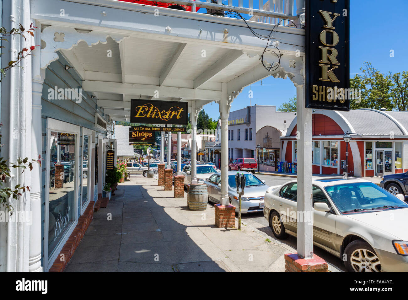 Broad Street in oro antico città mineraria di Nevada City, nel nord del paese di oro, CALIFORNIA, STATI UNITI D'AMERICA Foto Stock
