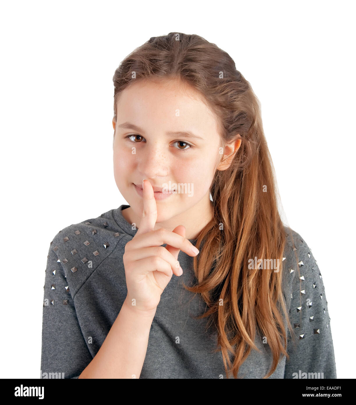 Ritratto di una giovane ragazza con il dito sulle labbra Foto Stock