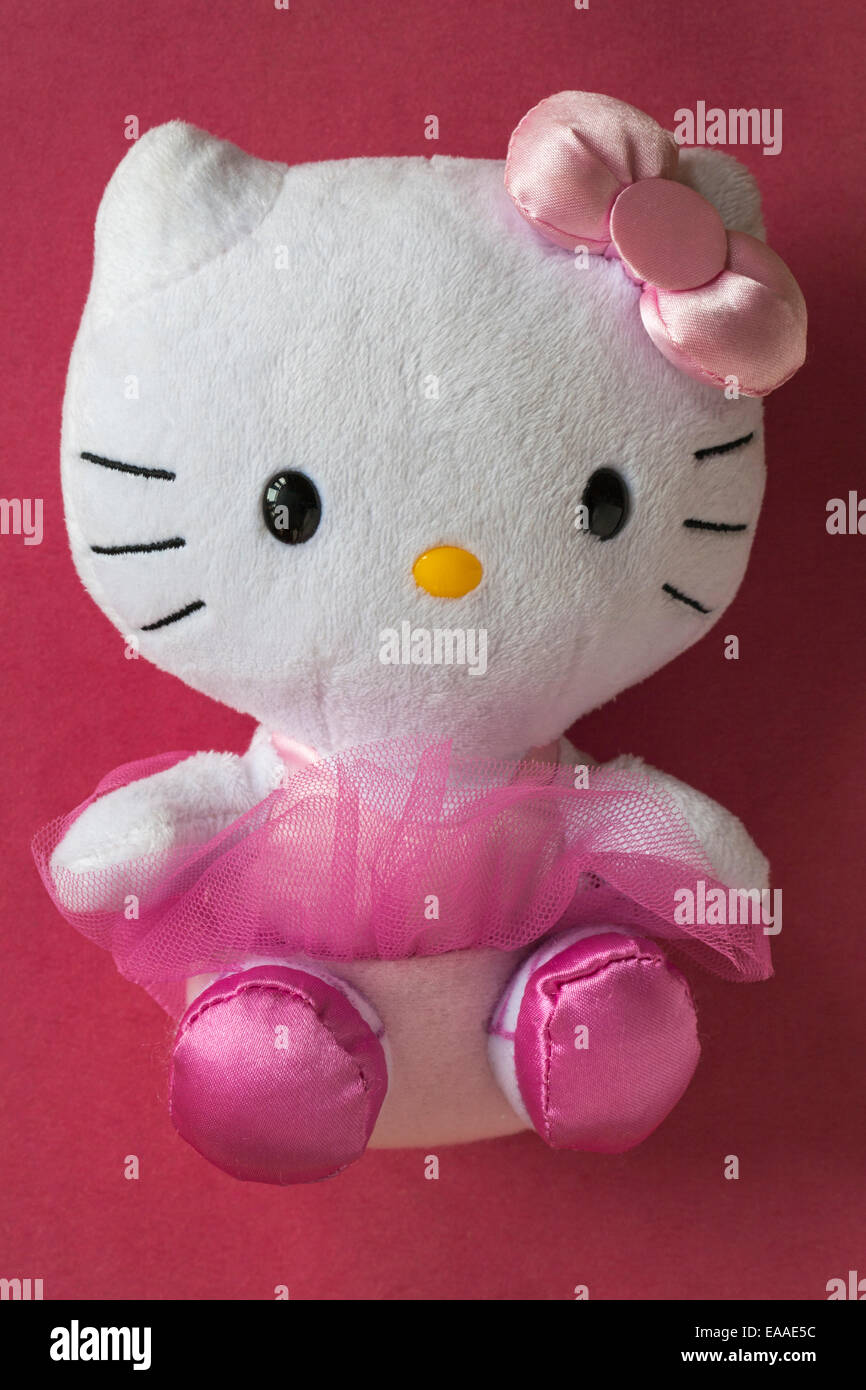 Hello Kitty morbido peluche isolato su sfondo rosa Foto stock - Alamy
