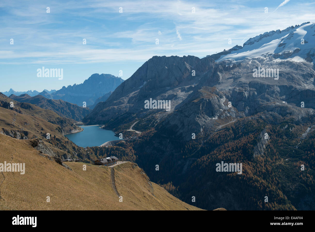 Fedaiapass mit Fedaia - Vedere il Passo Fedaia con il Lago Fedaia Foto Stock