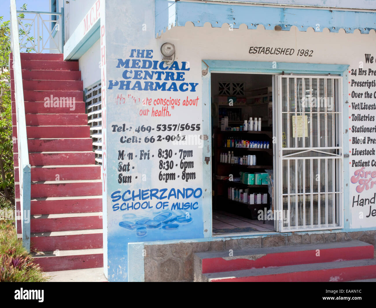 Pharmacy store anteriore sull'isola caraibica di Nevis in Isole Vergini Foto Stock