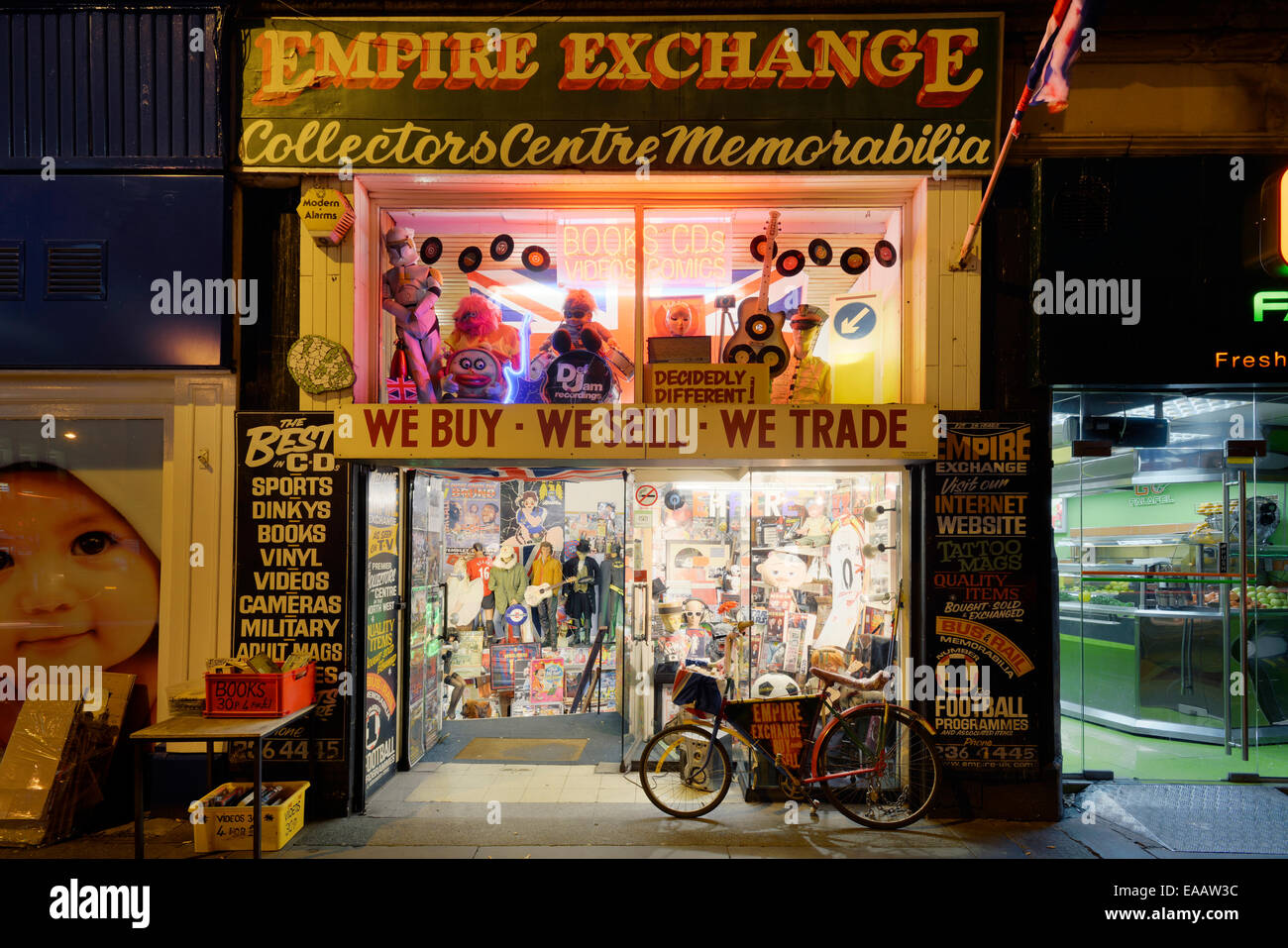 Empire Exchange si trova su Newton Street nella zona di Piccadilly di Manchester a notte. Foto Stock