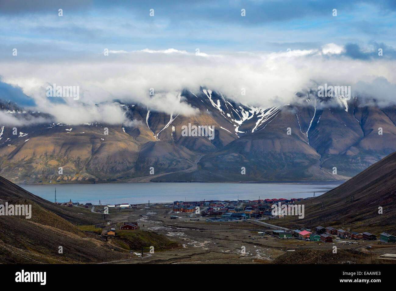Vista di Longyearbyen e Adventdalen Foto Stock