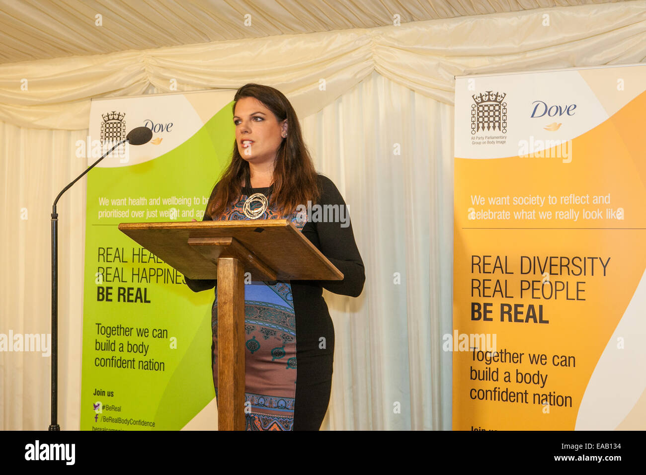 Caroline Nokes MP parlando a essere reale conferenza presso la Camera dei Comuni di Londra Foto Stock
