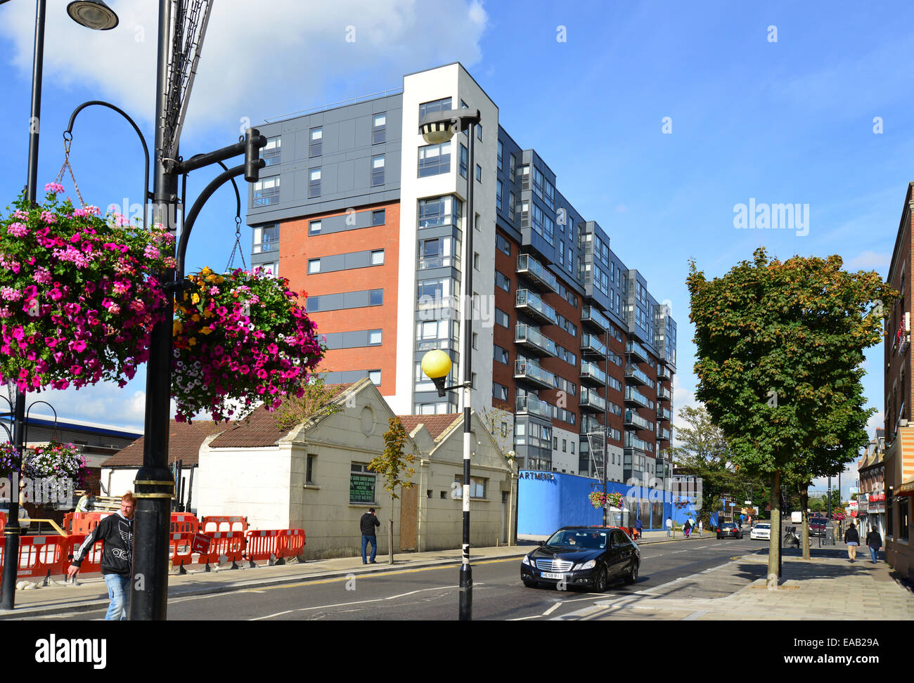 TRS edificio di appartamenti, il verde, Southall, London Borough of Ealing, Greater London, England, Regno Unito Foto Stock