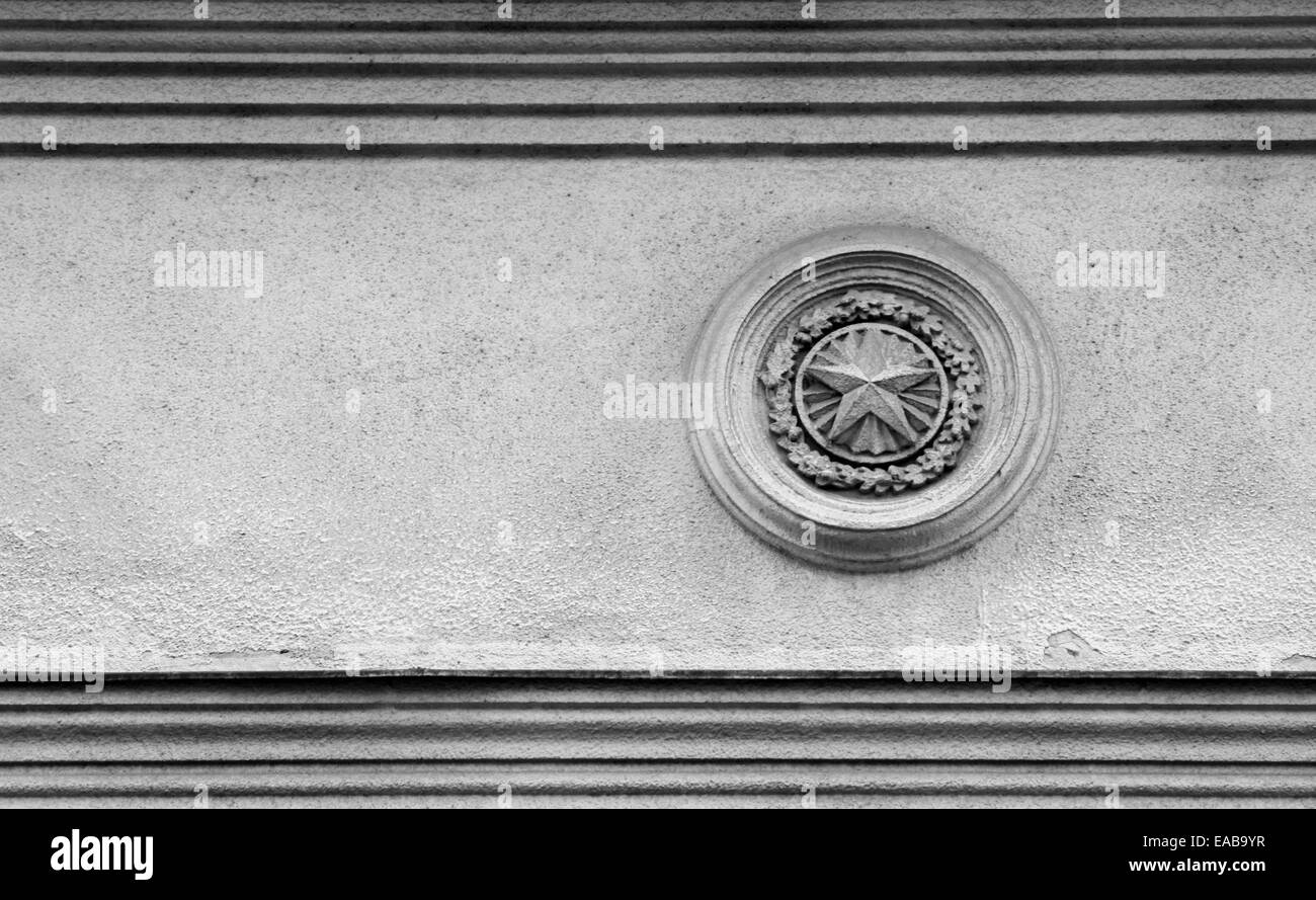 Immagine in bianco e nero di architettura sovietica dettagli esterni con abbondanza di spazio di copia Foto Stock