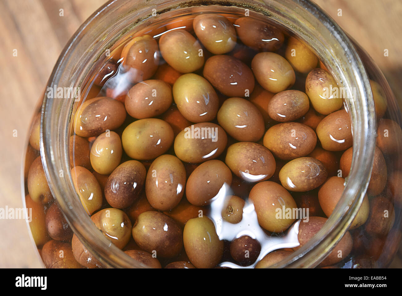Vaso in casa di olive in salamoia Foto Stock