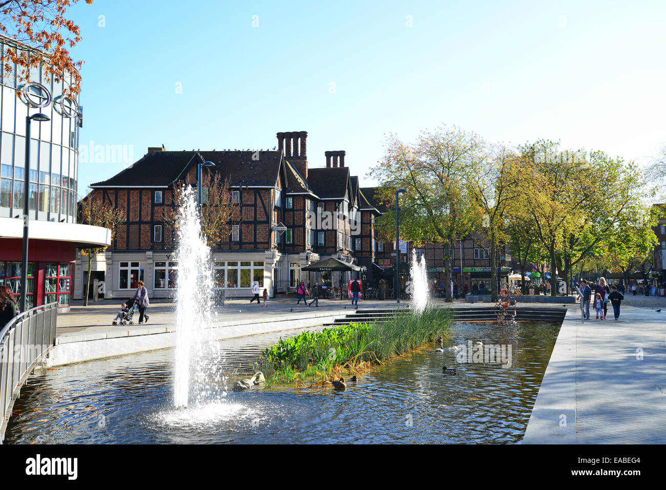 Lo stagno su High Street, Watford, Hertfordshire, England, Regno Unito Foto Stock