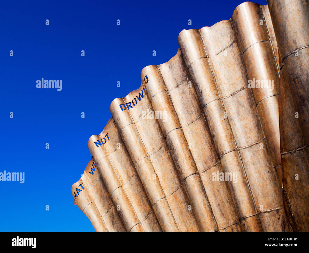 La dentellatura della scultura sulla spiaggia di Aldeburgh Suffolk in Inghilterra Foto Stock