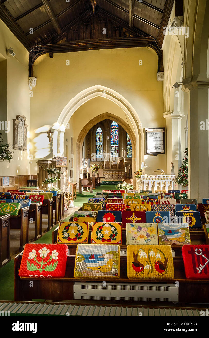 All'interno di San Nicola chiesa in Bromham Chippenham Regno Unito Foto Stock