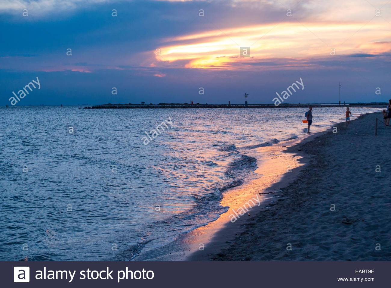 Italia Friuli Venezia Giulia Spiaggia Di Grado Al Tramonto