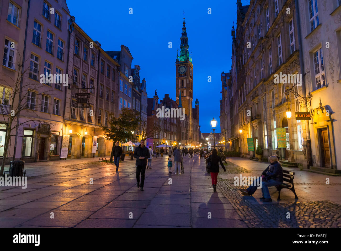 Città Vecchia di Danzica con il municipio di notte, Polonia Foto Stock