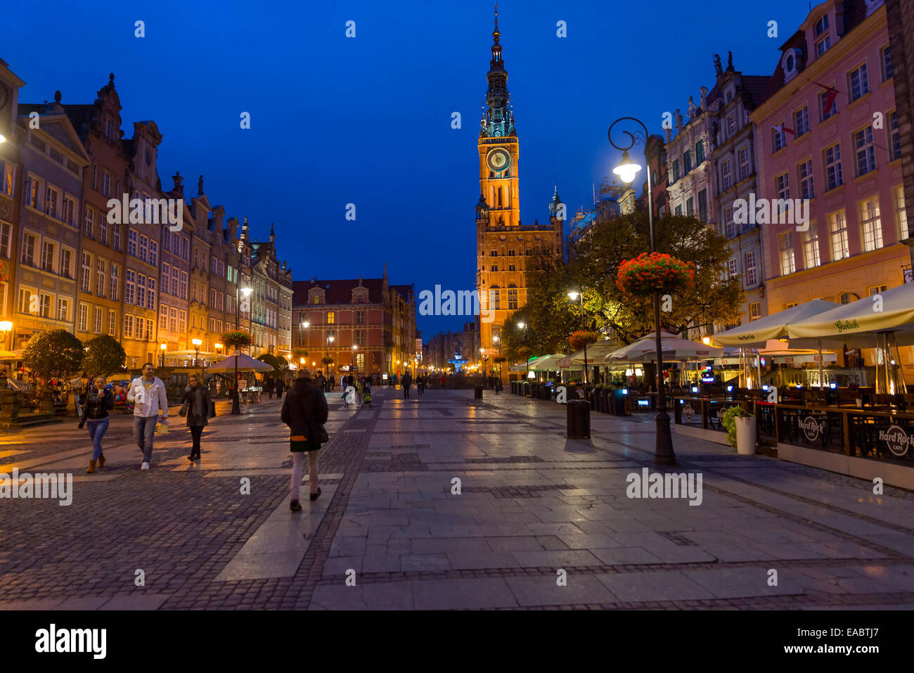 Città Vecchia di Danzica con il municipio di notte, Polonia Foto Stock