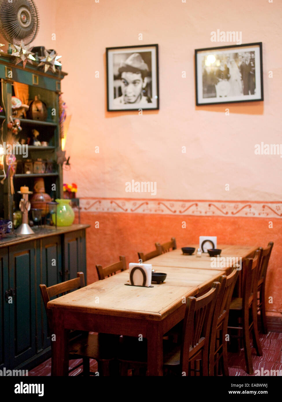Tavolo in legno nella cucina messicana cafe Foto Stock
