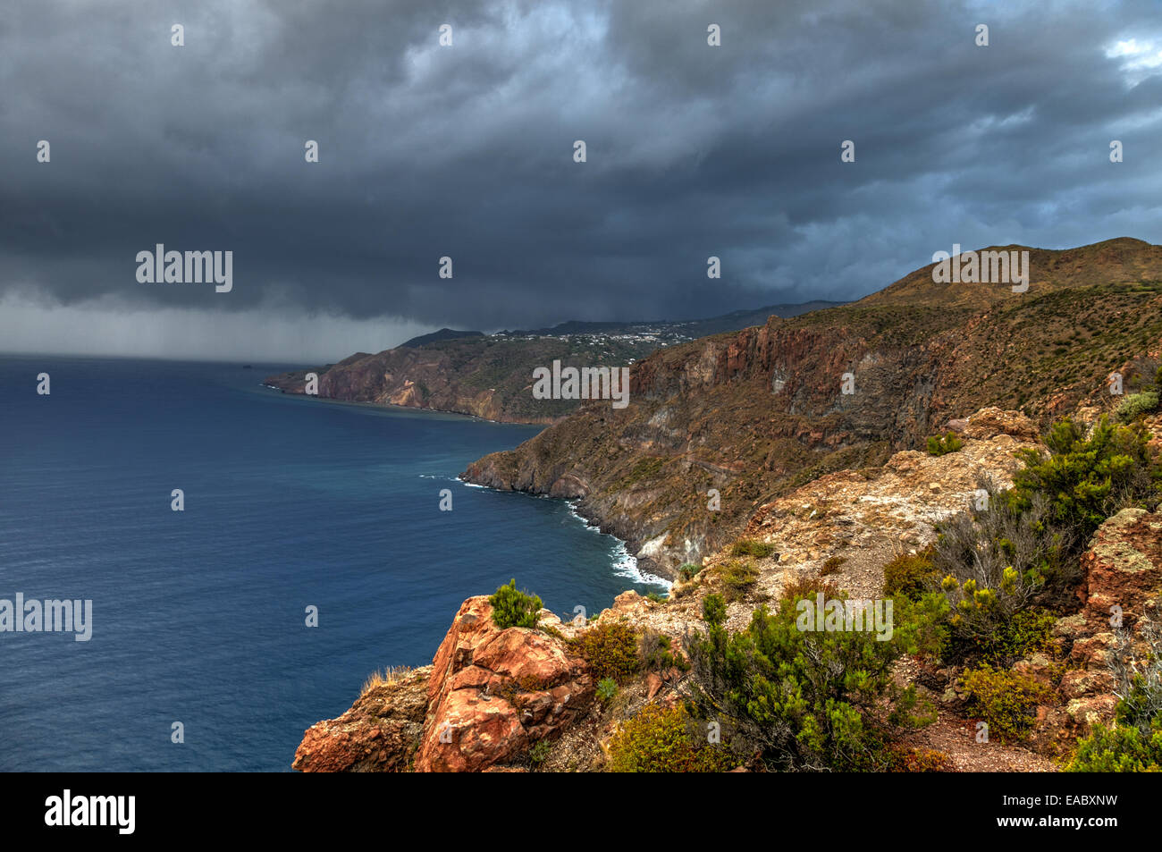 Una tempesta nella costa di Lipari Foto Stock