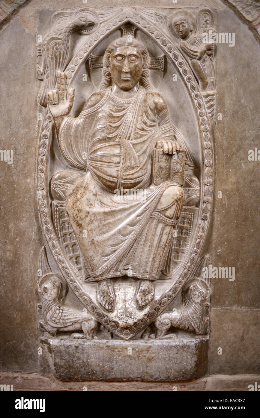 Bas-Relief romanica o intaglio di Gesù Cristo nella Cripta della Saint Sernin Basilica o chiesa Toulouse Francia Foto Stock