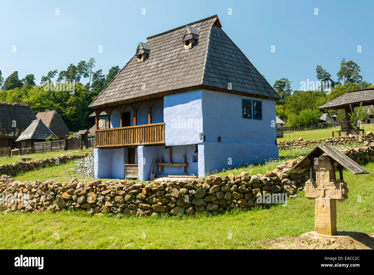 Vecchio tradizionale villaggio rumeno House Foto Stock