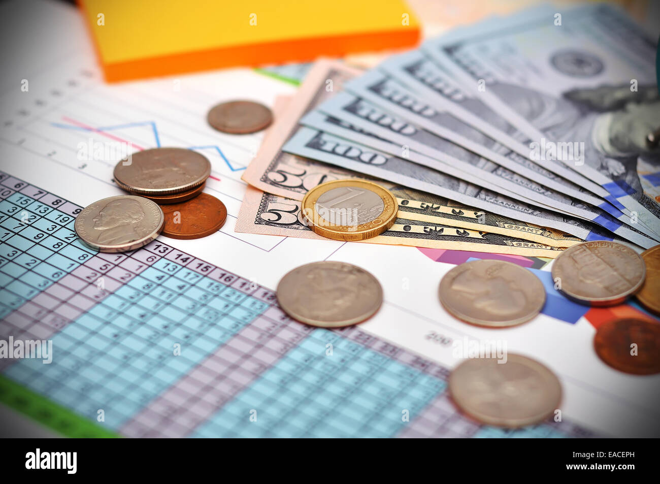 Relazione finanziaria, grafico e denaro Foto Stock