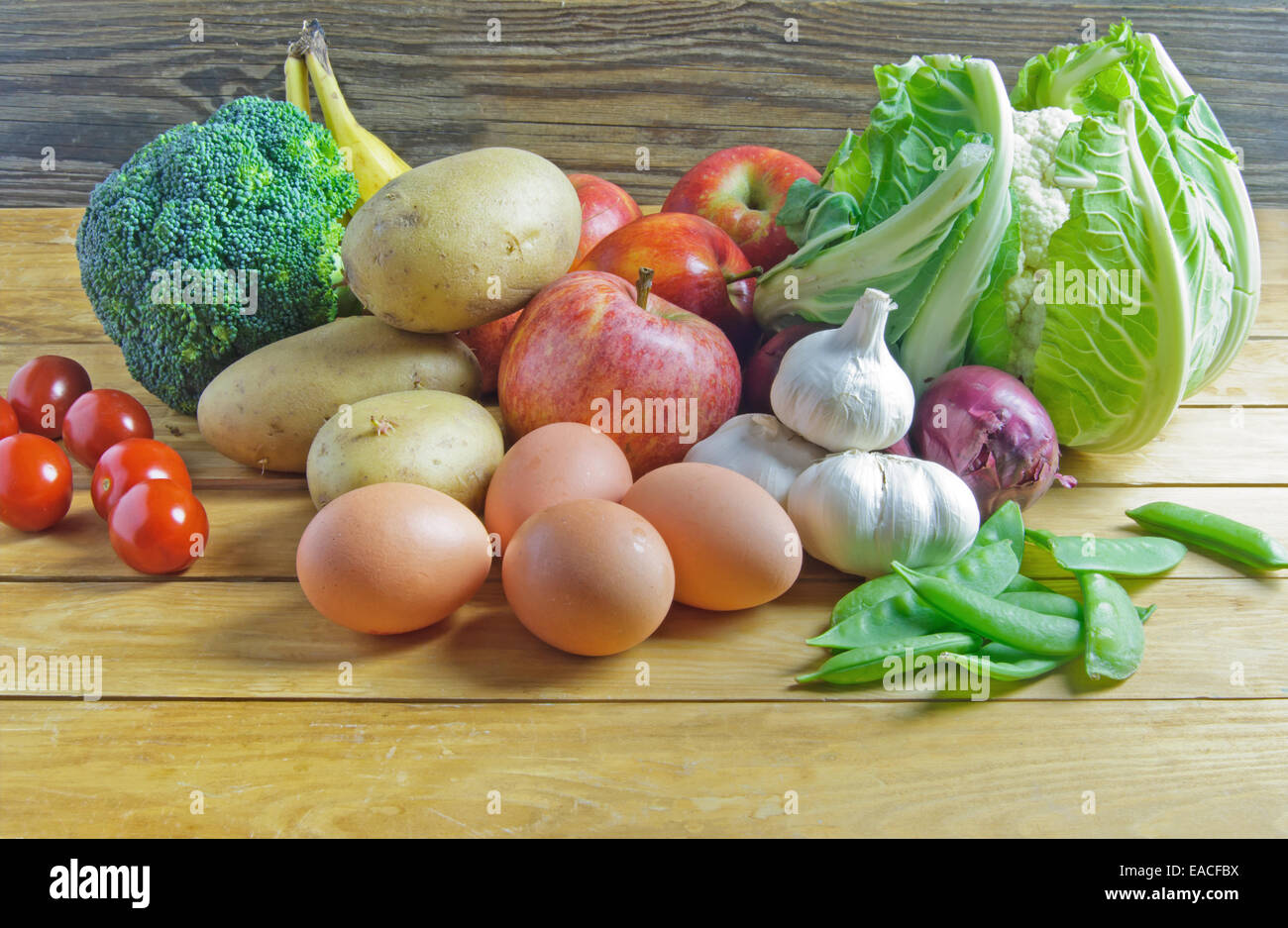 Freschi prodotti biologici quali frutta e verdura Foto Stock Freschi prodotti biologici quali frutta e verdura Foto Stock
