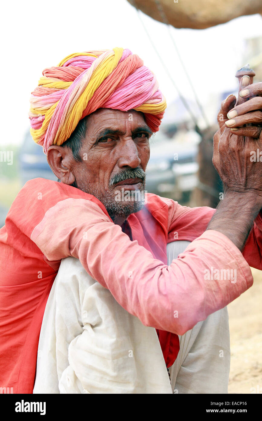 Annuale, Asia, camel fair, camel trader, dawn, orecchini, equo, India, maschio, uomo, mattina, baffi, ritratto, pushkar, rajasthan Foto Stock