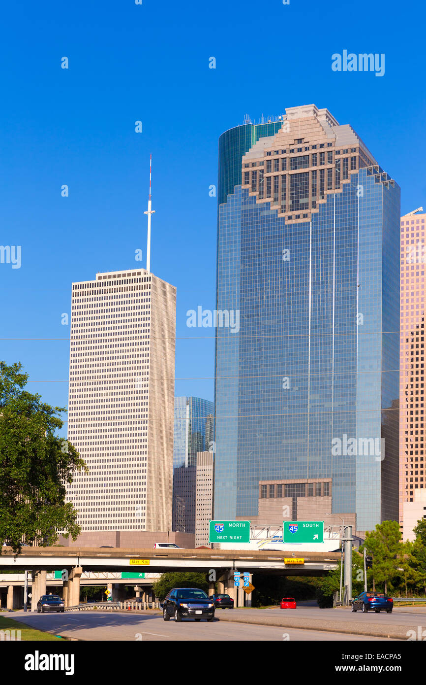 Houston skyline da Allen Parkway al Texas US STATI UNITI D'AMERICA Foto Stock