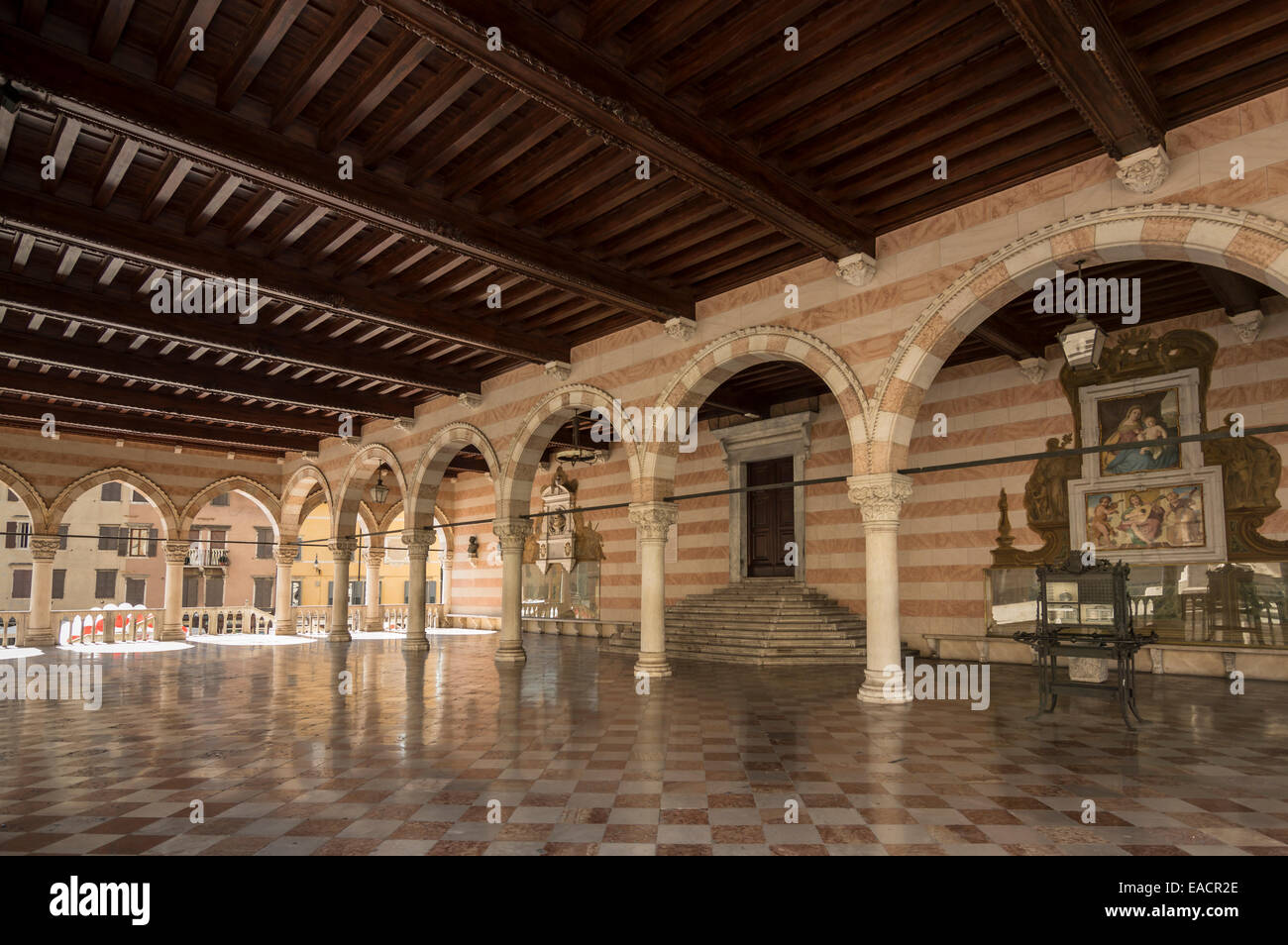 Il XV secolo la Loggia del Lionello in Piazza Libertà a Udine Italia. Questo è stato costruito tra il 1448 e il 1457 in Venetian-Goth Foto Stock