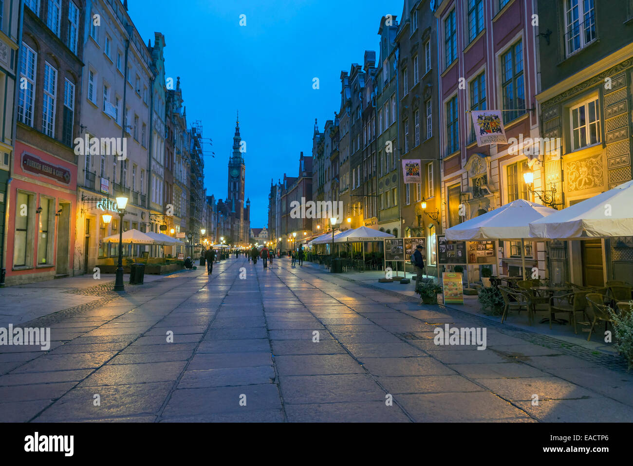 Città Vecchia di Danzica con il municipio di notte, Polonia Foto Stock