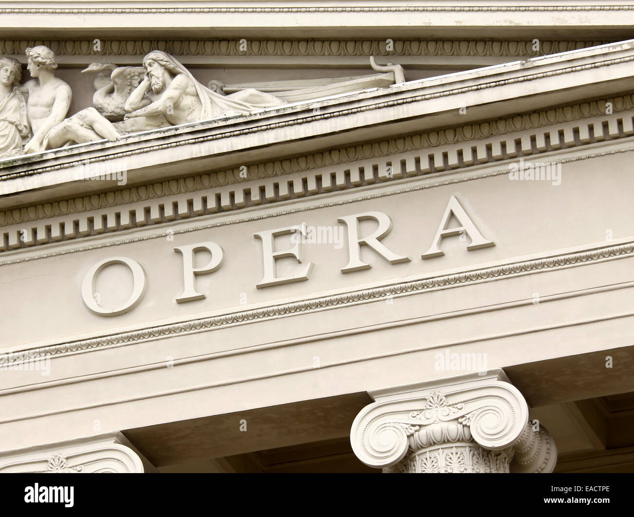 Frammento di facciata del teatro dell opera di Riga, Lettonia Foto Stock