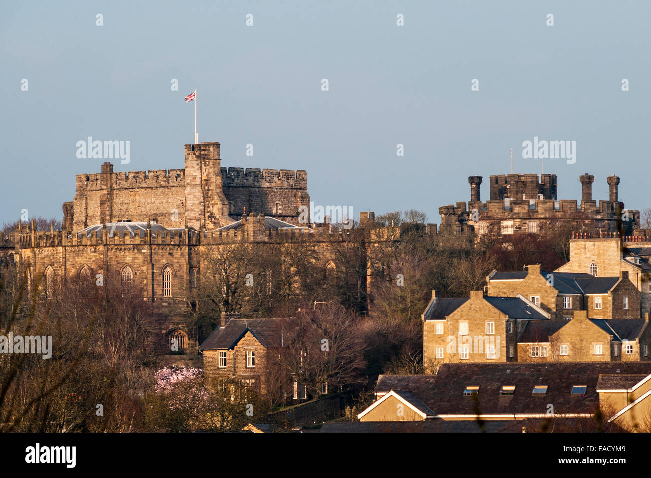 Il castello medievale di Lancaster, Lancashire, Regno Unito. Vista da NW Foto Stock