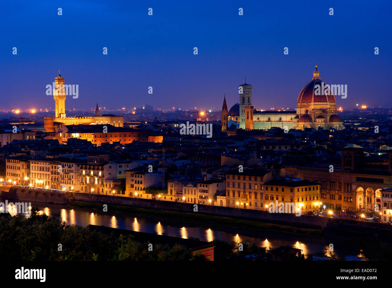 Palazzo Vecchio e il Duomo di Firenze al tramonto, Firenze, Toscana, Italia Foto Stock