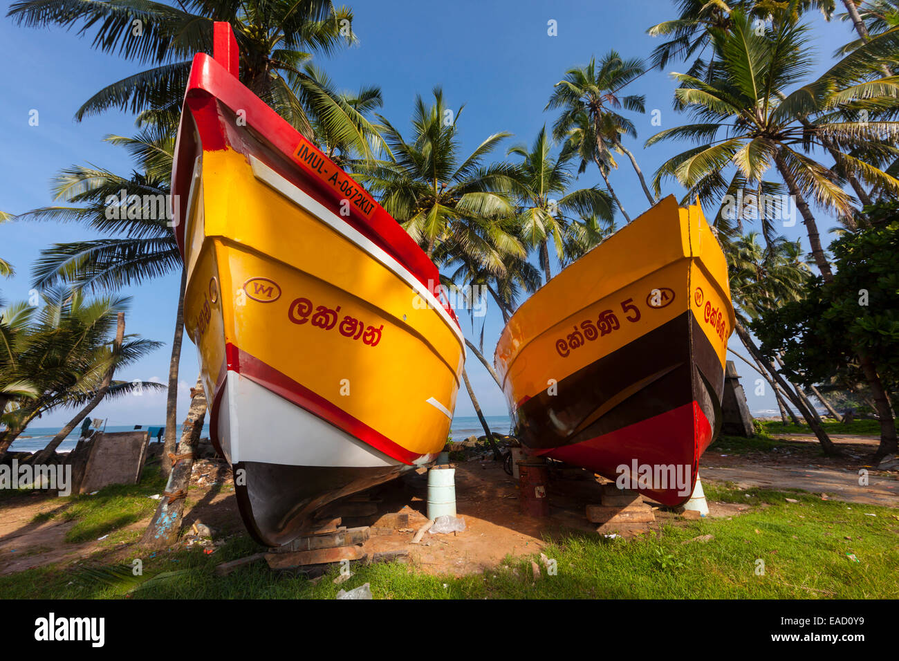 Le navi di un costruttore navale, vicino a Maggona, Kapugoda Regione, Provincia Occidentale, Sri Lanka Foto Stock