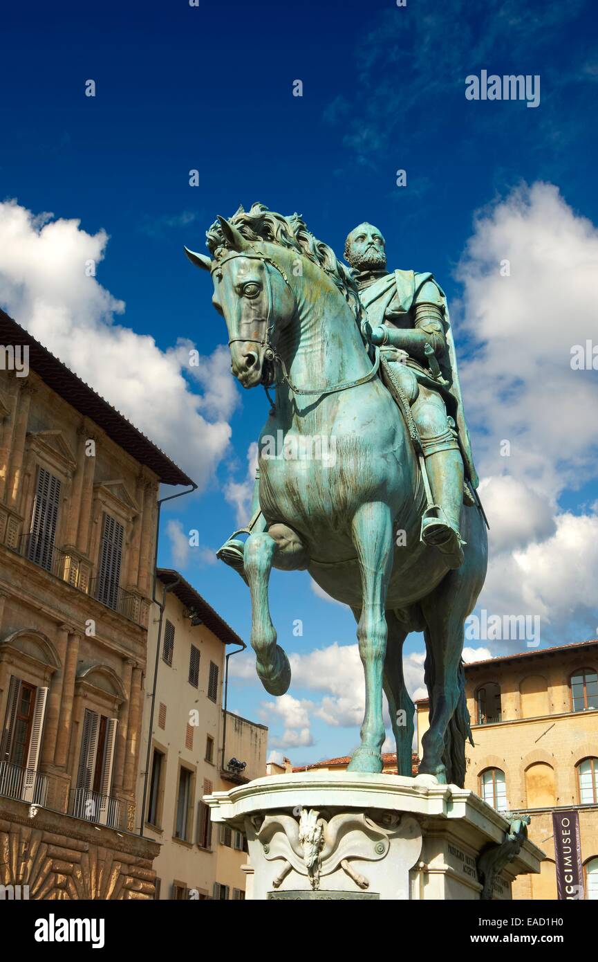 La statua equestre in bronzo di Cosimo I del Giambologna, 1594, Piazza della Signoria, Firenze, Toscana, Italia Foto Stock