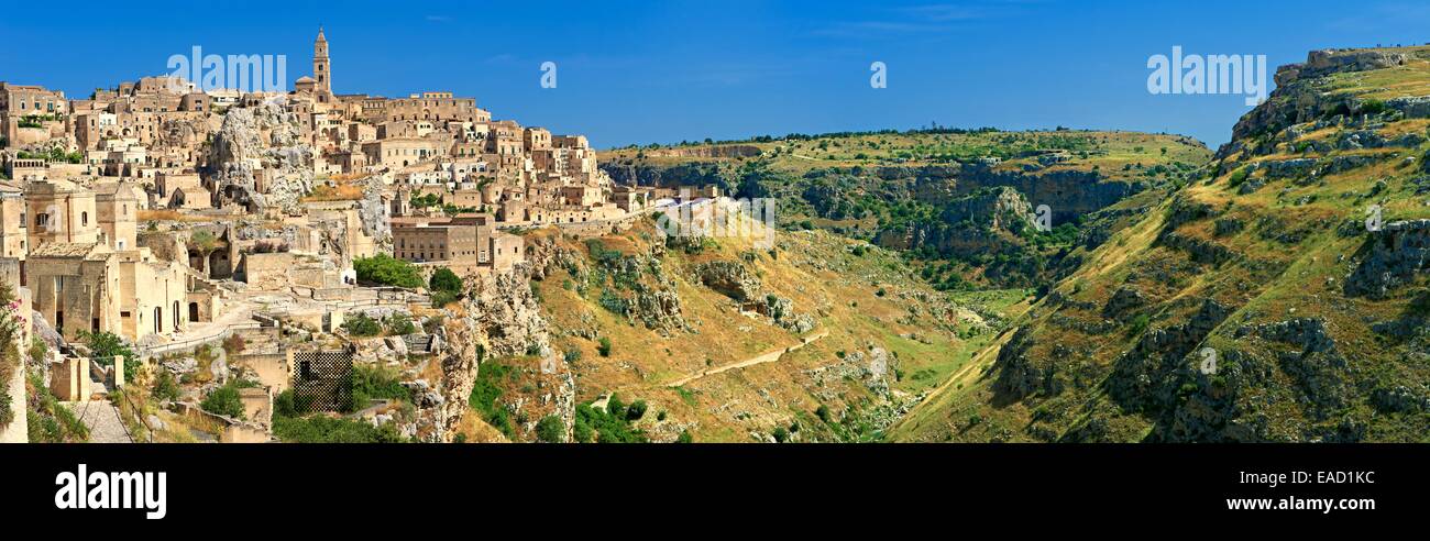 Townscape di matera con gli antichi insediamenti rupestri, noto come sassi, i sassi di Matera Patrimonio mondiale dell UNESCO, Matera Foto Stock