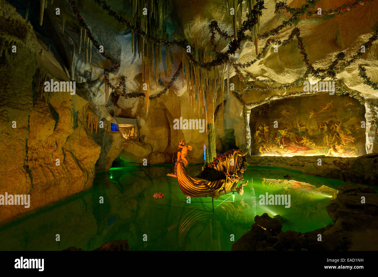 Grotta di Venere di re Ludwig II, stalattiti artificiali grotta con un lago e un guscio a forma di barca, pittura "Tannhäuser bei Frau Foto Stock