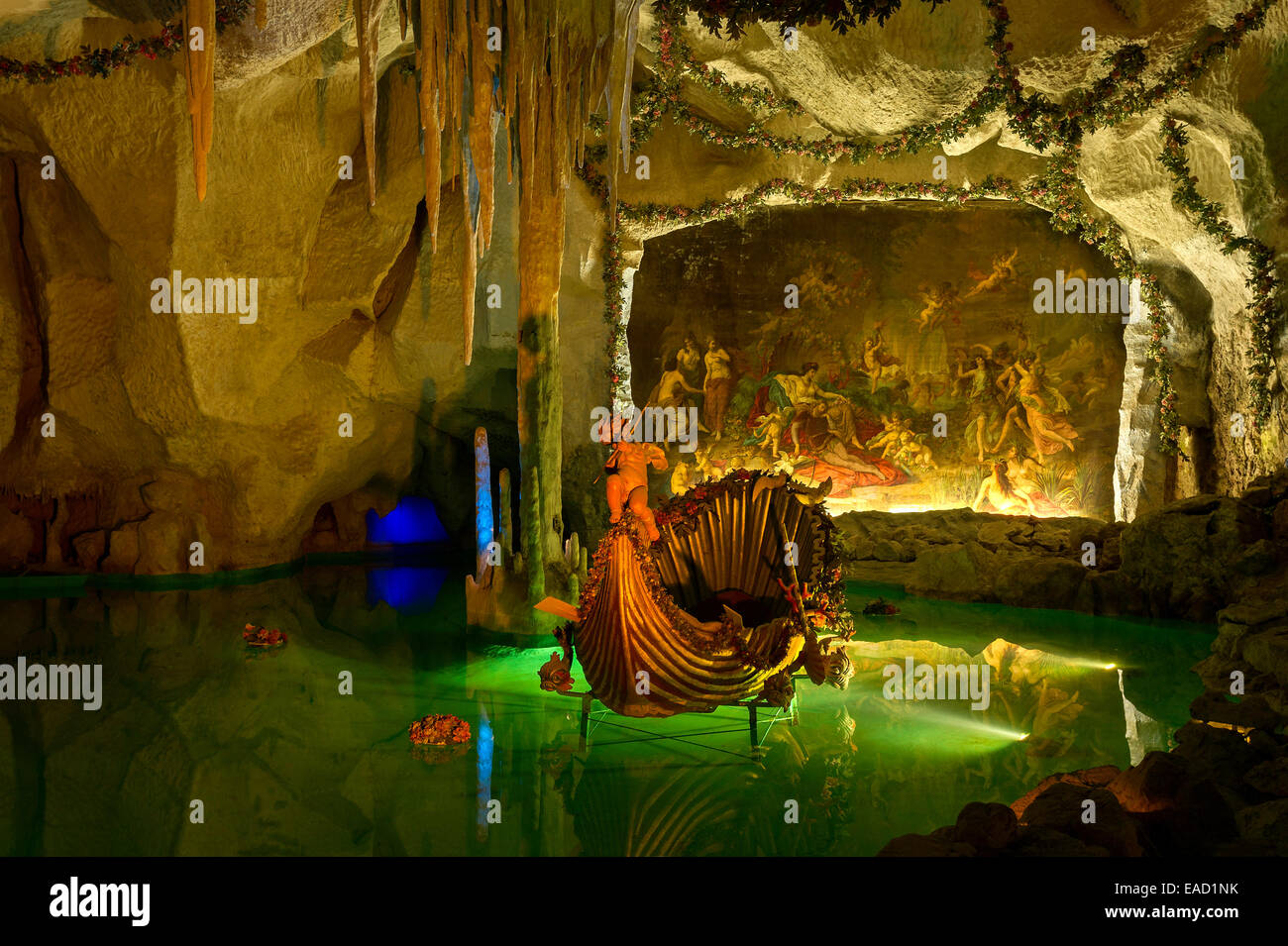 Grotta di Venere di re Ludwig II, stalattiti artificiali grotta con un lago e un guscio a forma di barca, pittura "Tannhäuser bei Frau Foto Stock