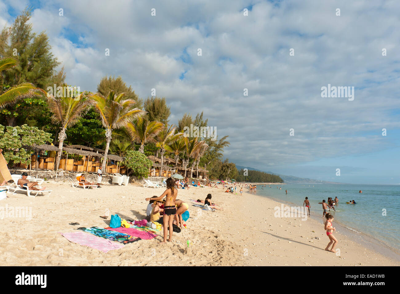 Spiaggia di sabbia, in vacanza, l'Hermitage, Saint-Gilles-les-Bains, Oceano Indiano, Réunion Foto Stock