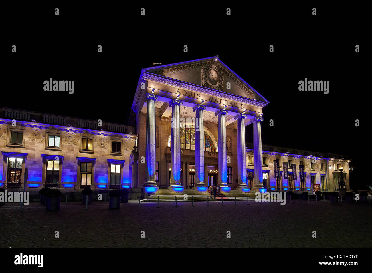 Kurhaus spa edificio, illuminate per la DMSB Gala dei campioni, Wiesbaden, Hesse, Germania Foto Stock