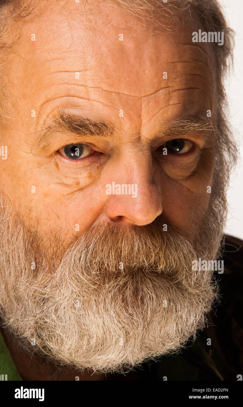 Uomo maturo con barba grigia Foto Stock