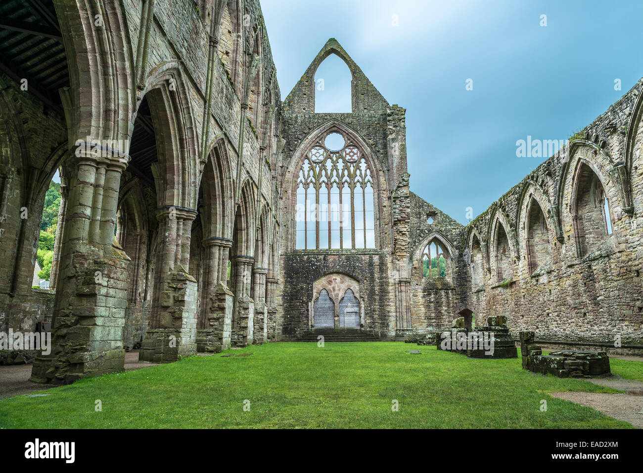 La Tintern Abbey Church, prima fondazione cistercense in Galles, risalente al a.d. 1131 Foto Stock