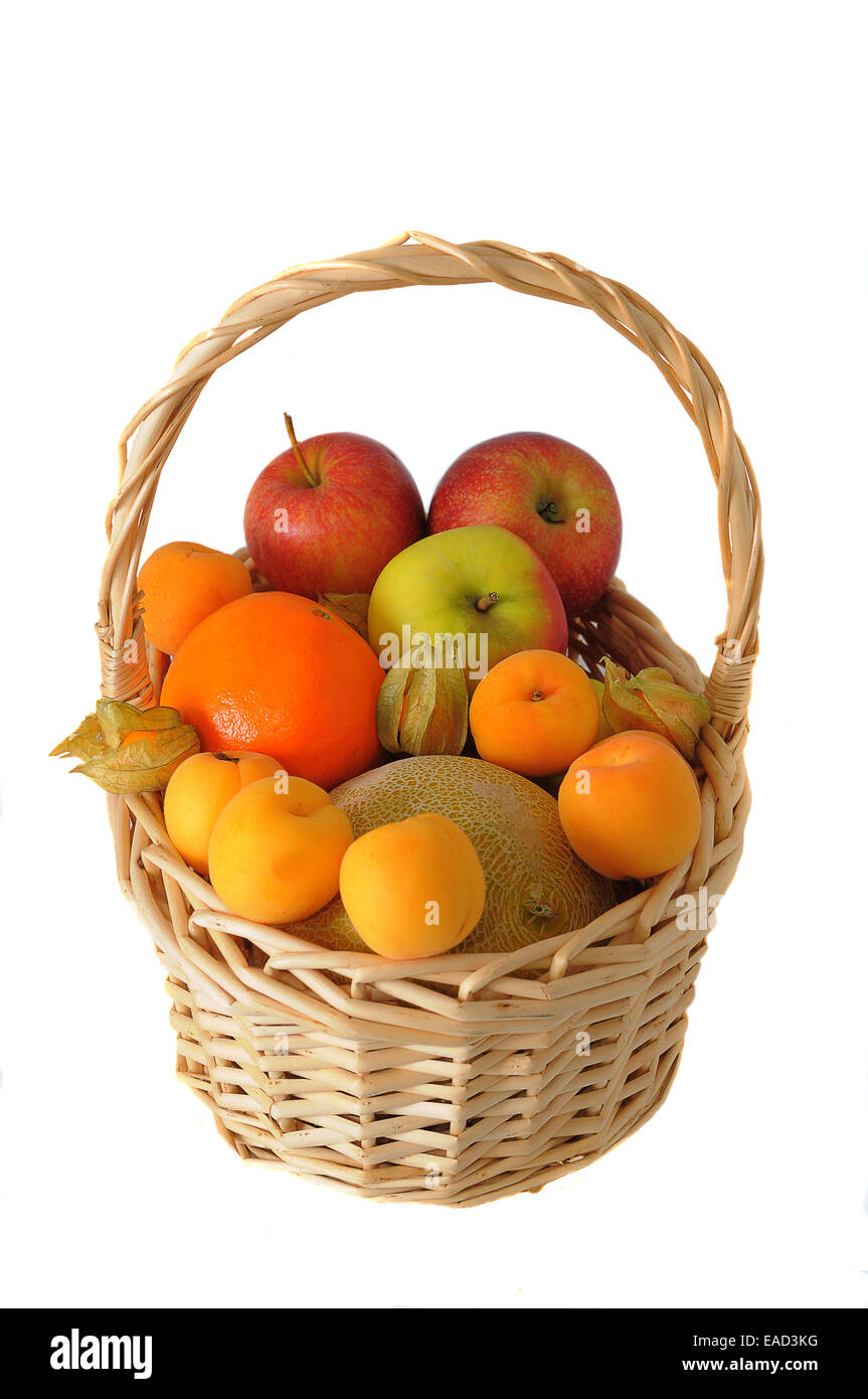 Cesto di frutta con frutta fresca Foto Stock