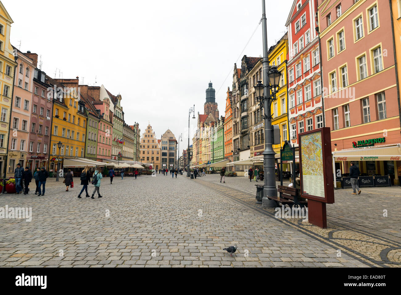 WROCLAW, Polonia - ottobre24, 2014: Centro citta', la piazza del mercato tenements, Wroclaw Polonia Foto Stock