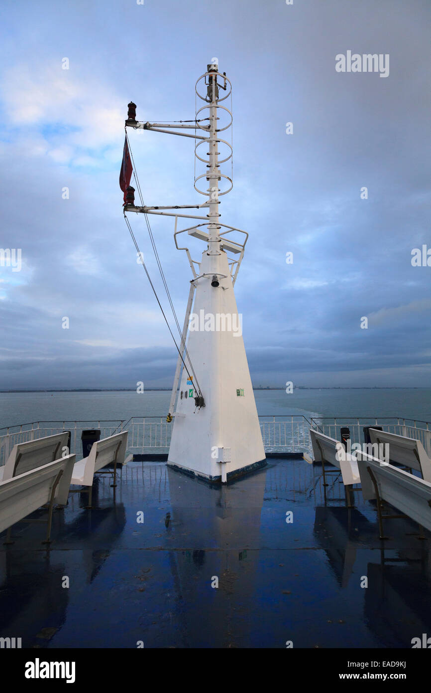 Montante di navi e hoop verticale scaletta di accesso Foto Stock