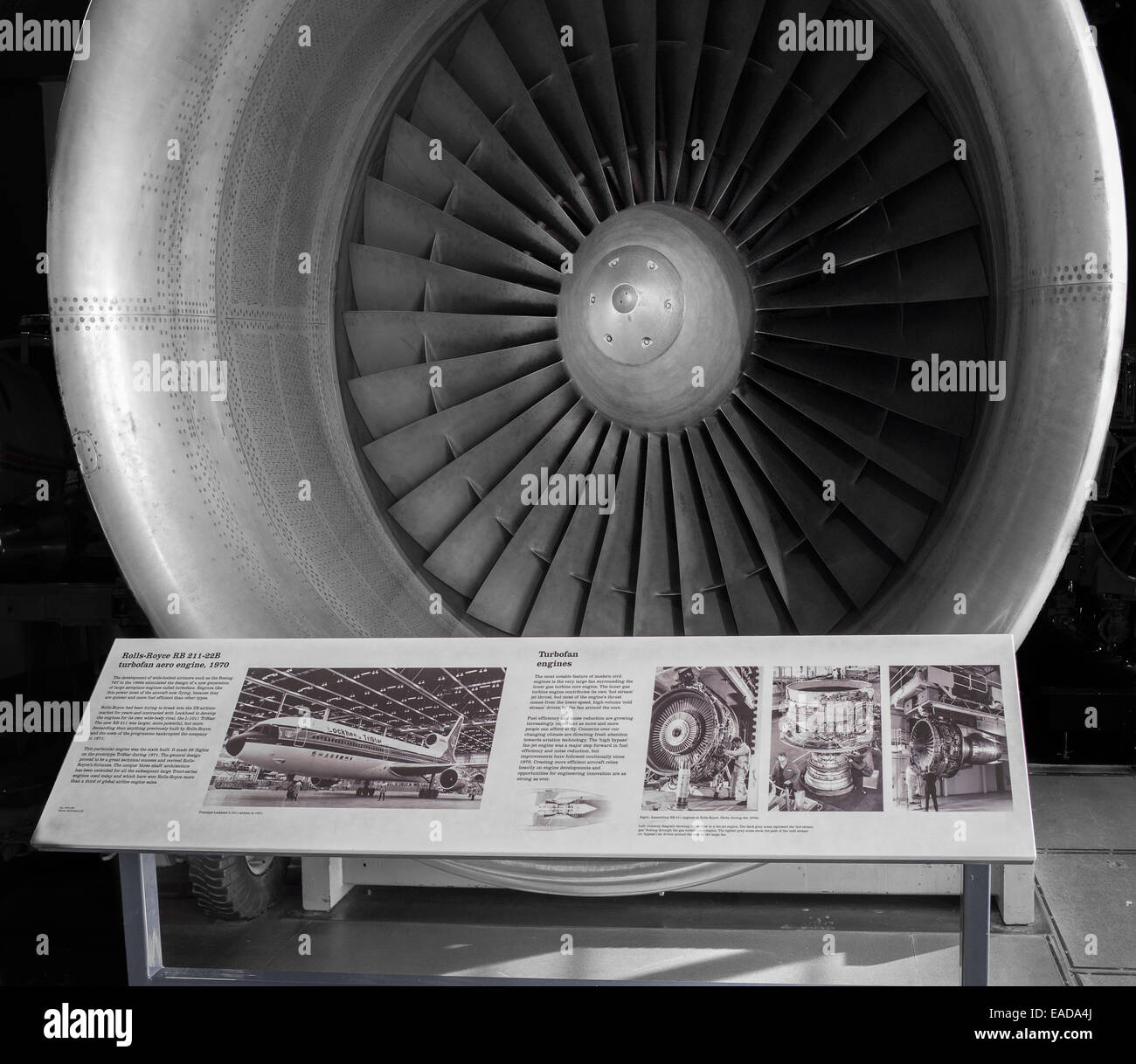 Rolls Royce motore, la RB 211-22B turbofan aero engine (1970), in mostra presso il Museo delle Scienze di Londra. Foto Stock