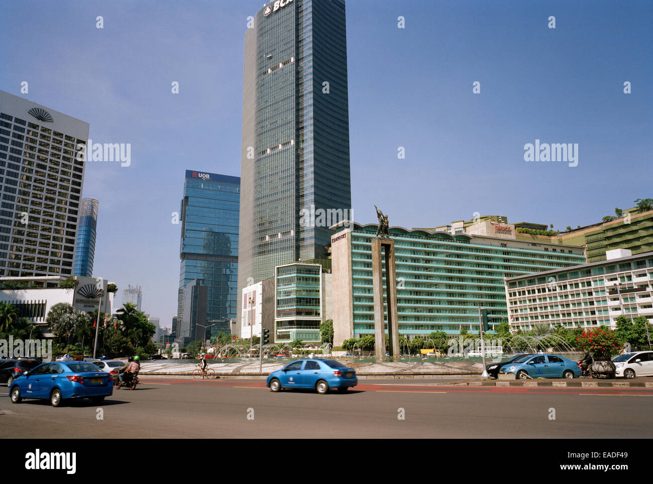 Fotografia di viaggio - Città street scene di Selamat Datang Monumento a Giacarta in Java in Indonesia nel sud-est asiatico in Estremo Oriente. Città del paesaggio urbano Foto Stock