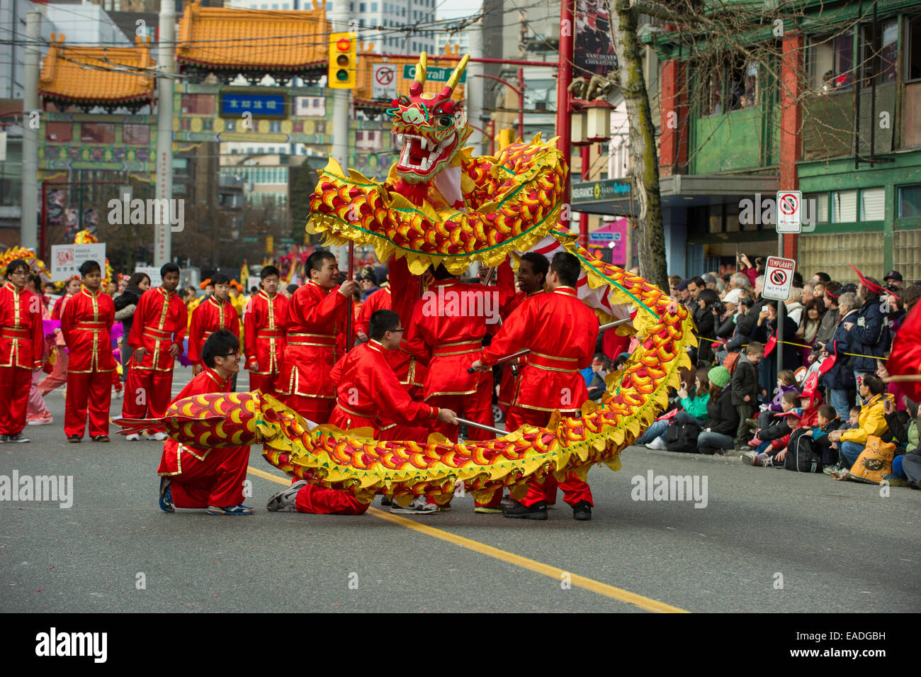 Dragon Dance presso il Capodanno cinese anni parade, Vancouver. Foto Stock