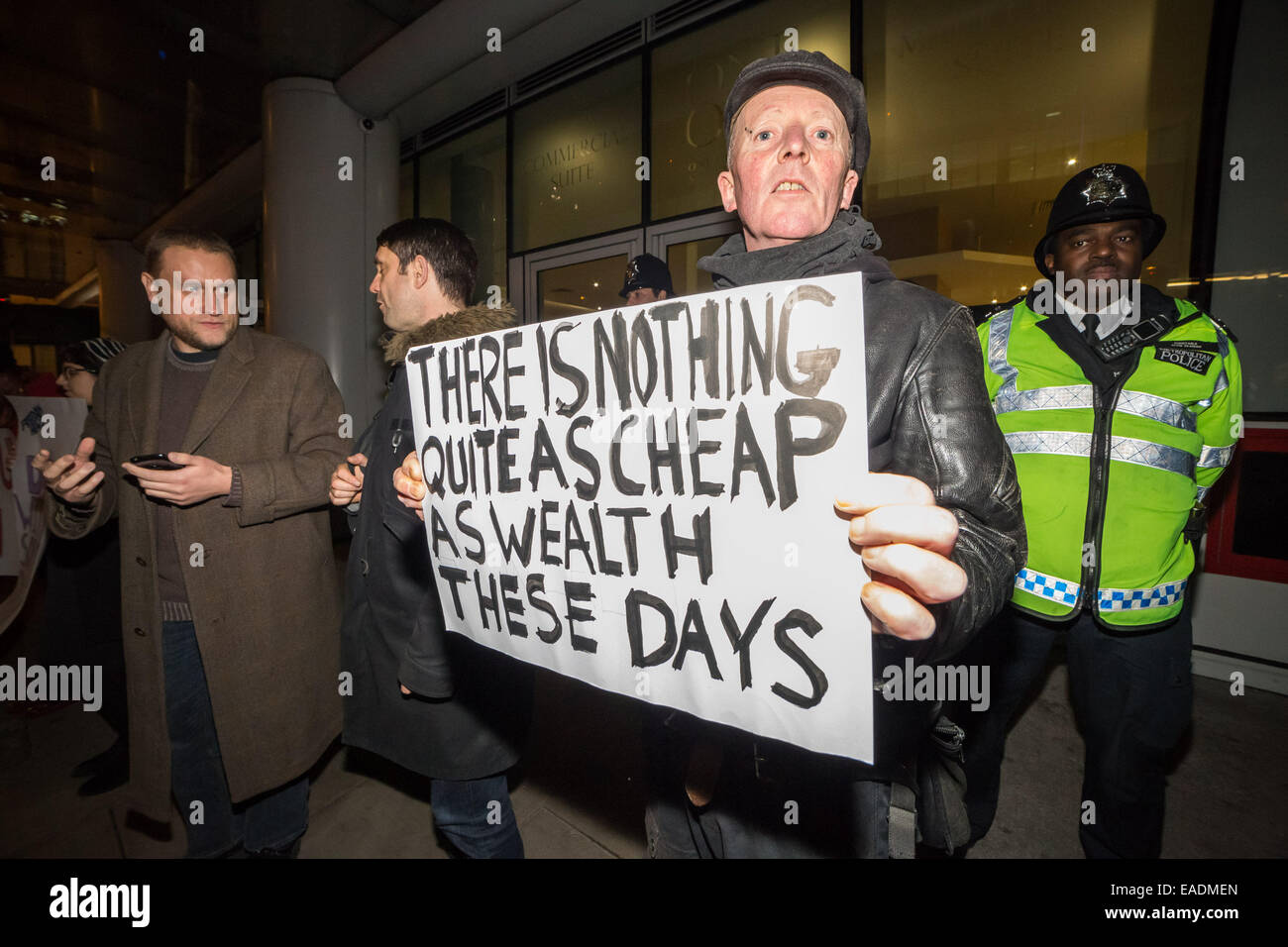 Londra, Regno Unito. Xii Nov, 2014. Guerra di classe "poveri" porta la segregazione protesta continua 2014 Credit: Guy Corbishley/Alamy Live News Foto Stock